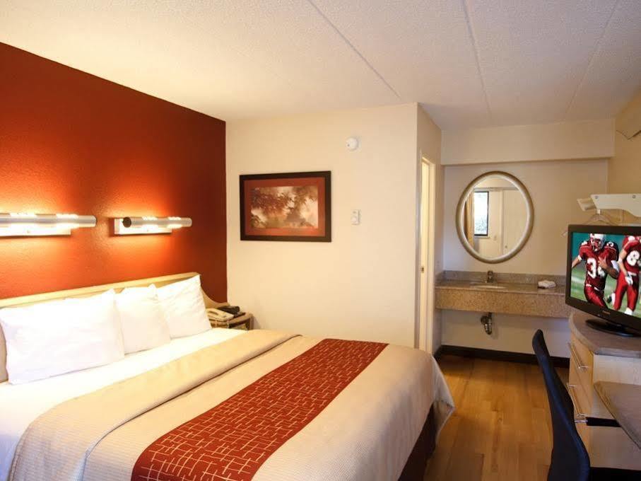 Red Roof Plus+ San Francisco Airport Hotel 3*