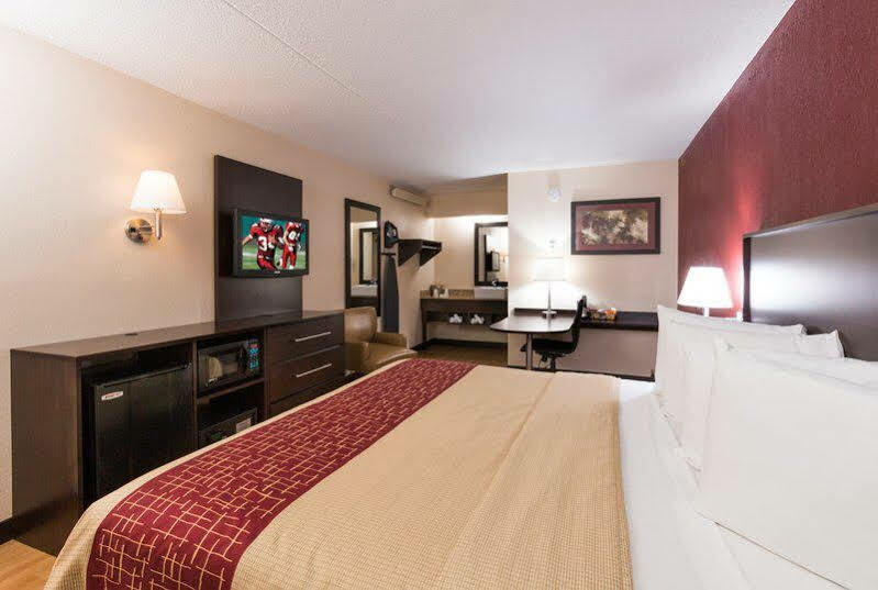 Hotel Red Roof Plus+ San Francisco Airport 3*